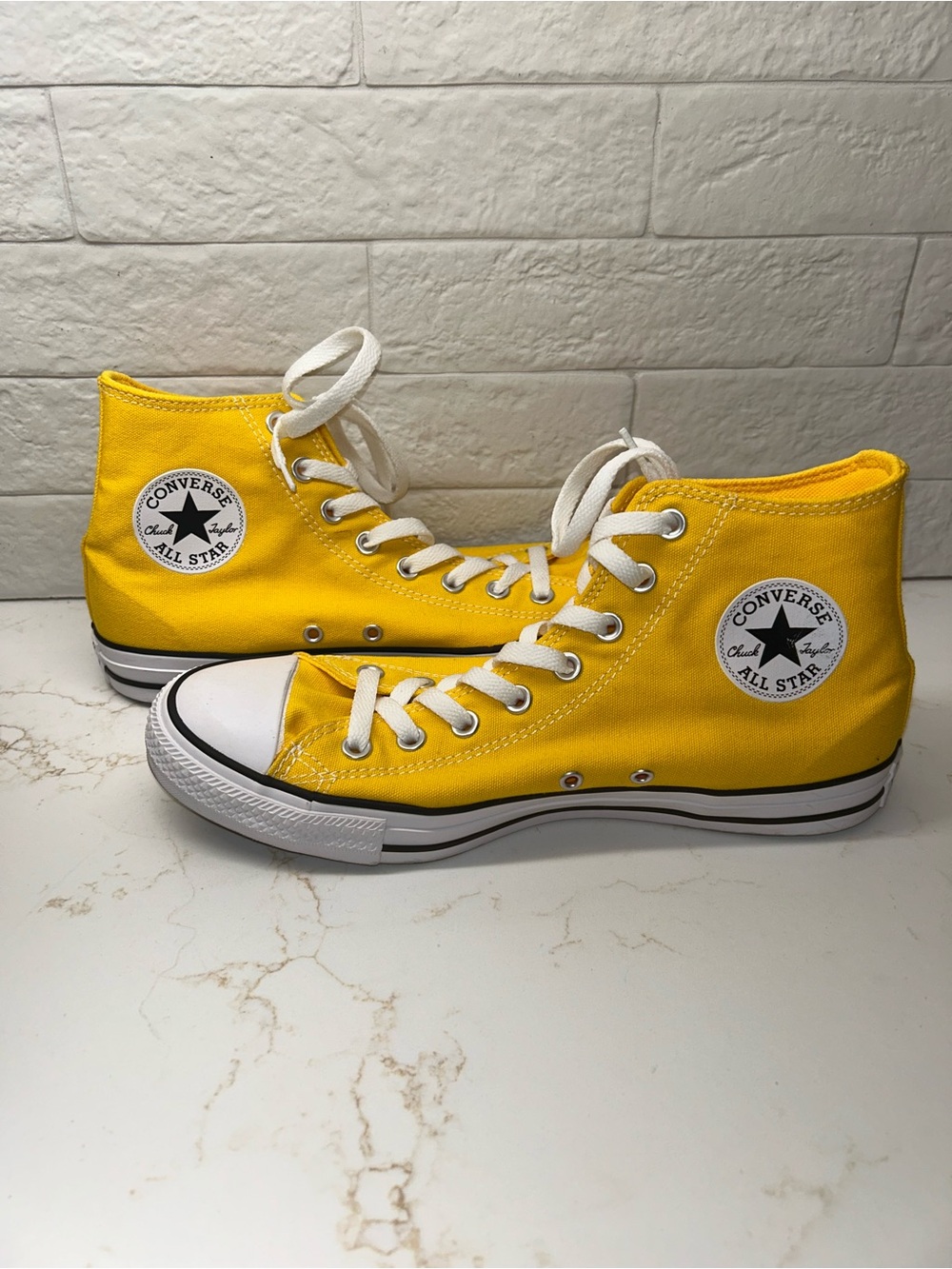 Converse Chuck Taylor All Star High Smiley Mens Size 9 Womens Size 11